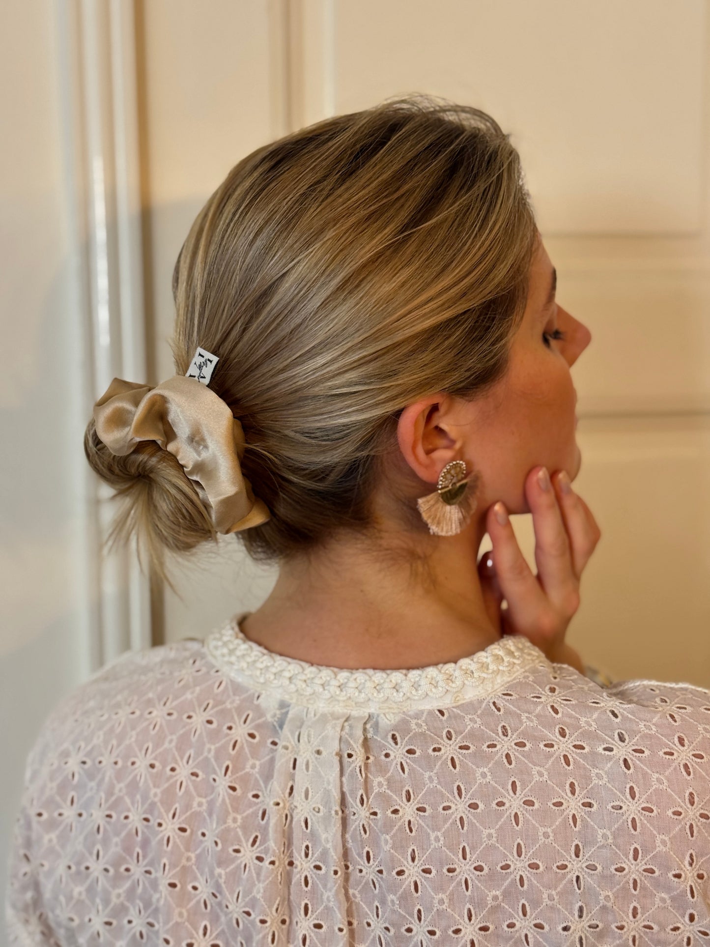 Limited Seidenscrunchie Mocha Mousse