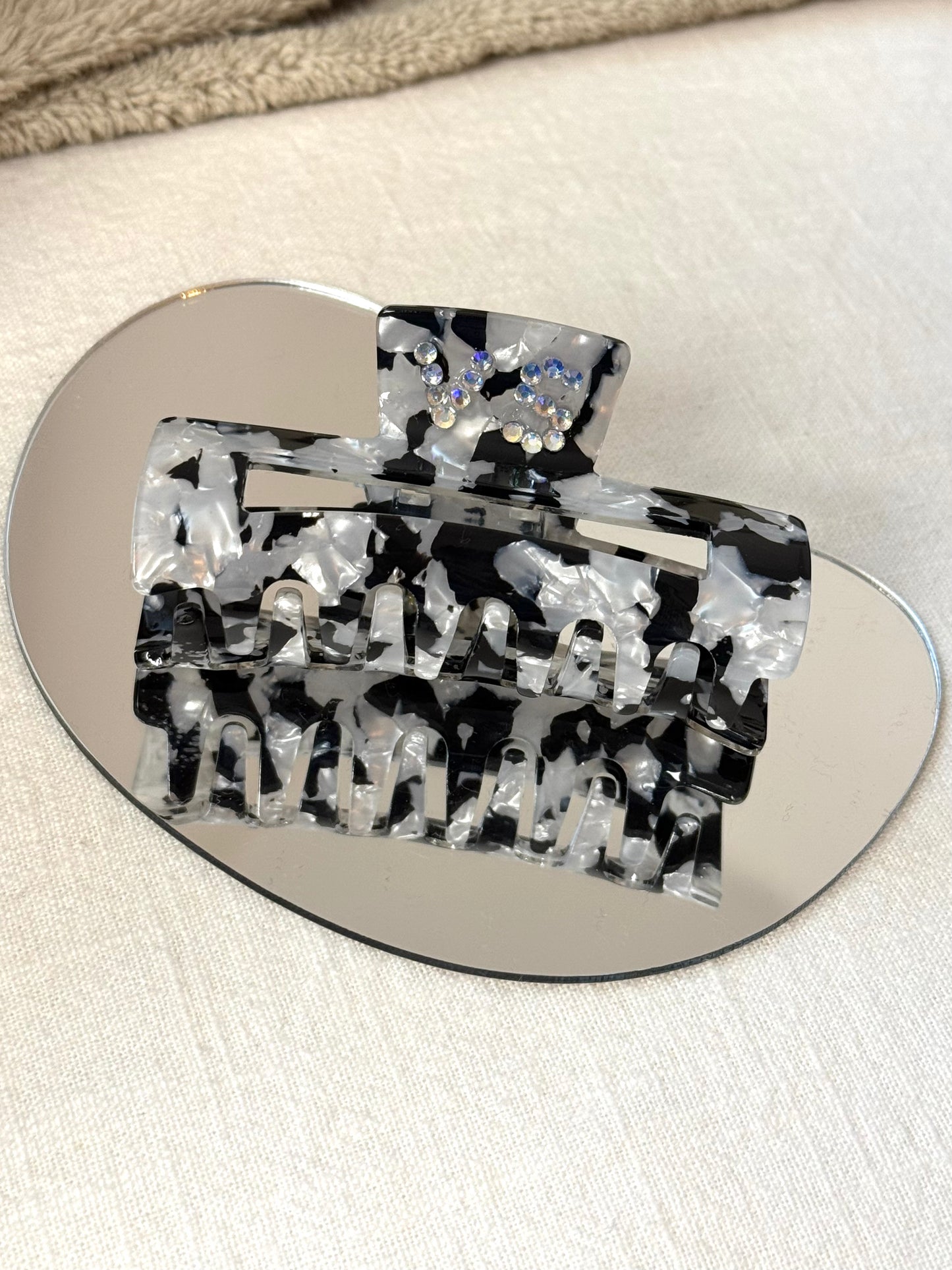 Personalisierte Haarklammer schwarz weiß