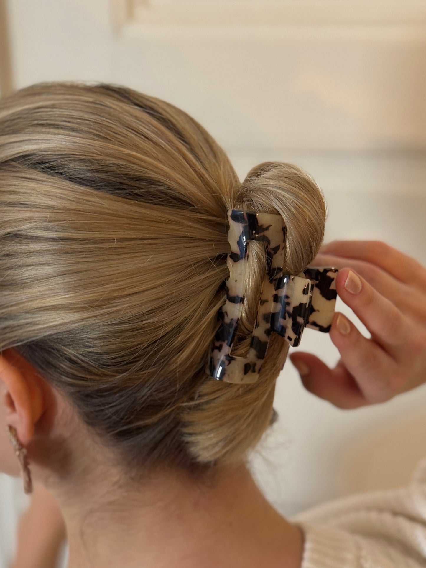 Personalisierte Haarklammer beige schwarz