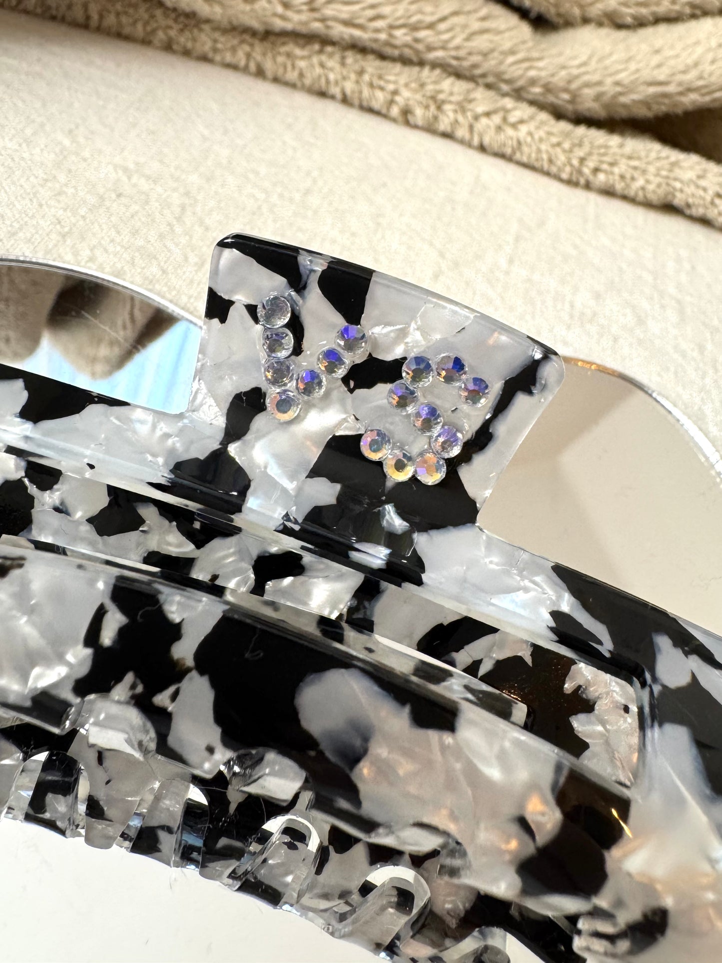 Personalisierte Haarklammer schwarz weiß