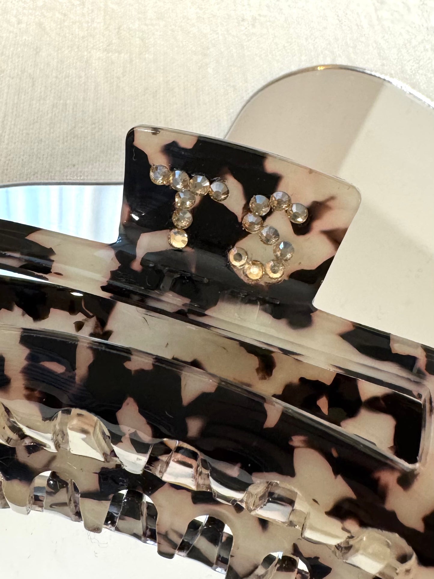 Personalisierte Haarklammer beige schwarz