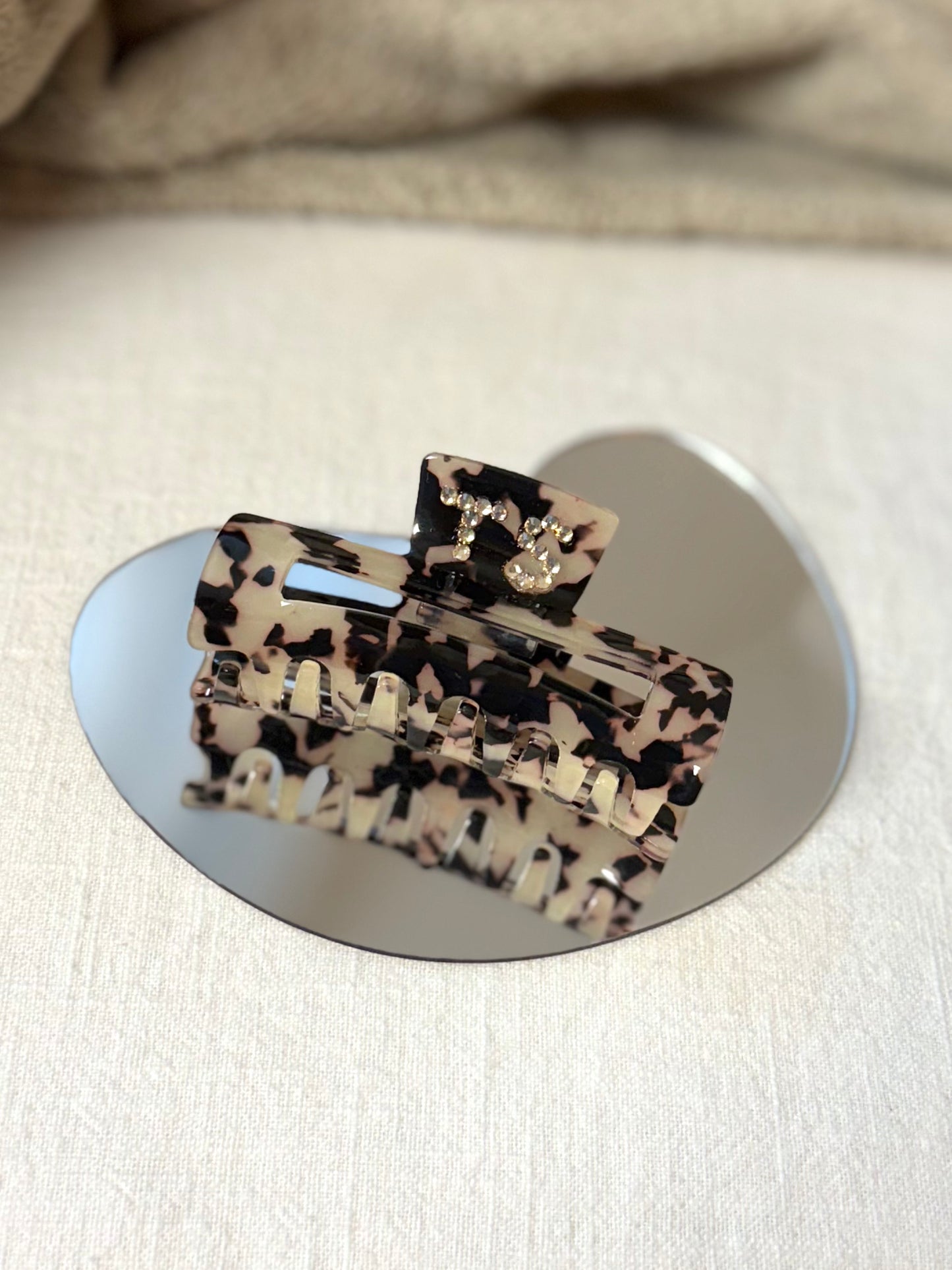 Personalisierte Haarklammer beige schwarz